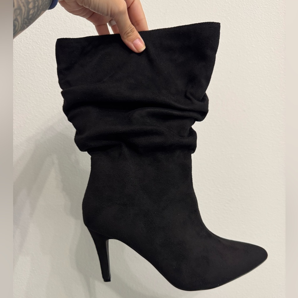 Beautiful Black Women's Ruched Suede Boots size 9 NWT! - Picture 2 of 5